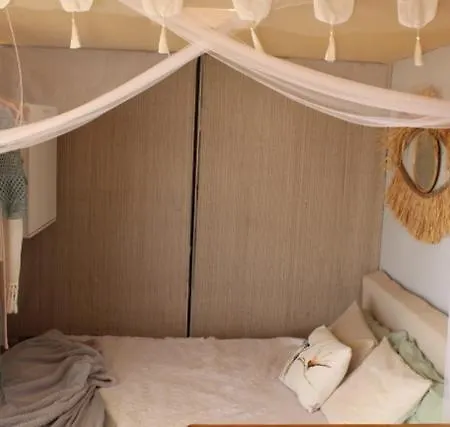 Micro House Apartment La Oliva